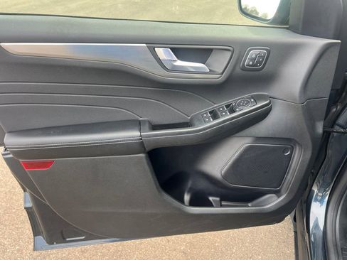 Certified 2022 Ford Escape Titanium w/ Class II Trailer Tow Package image 12