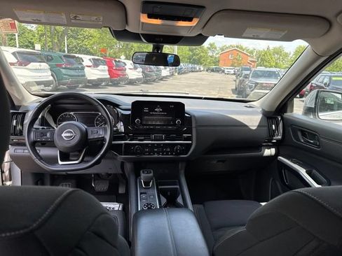 Used 2025 Nissan Pathfinder SV AWD/4WD image 19
