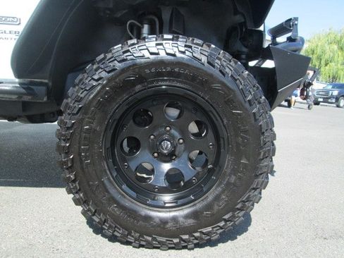 Used 2018 Jeep Wrangler Unlimited Rubicon AWD/4WD image 8