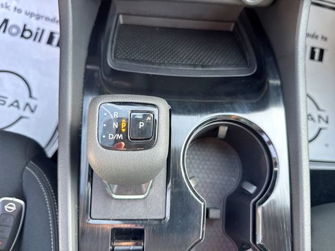 Used 2023 Nissan Rogue S FWD image 19
