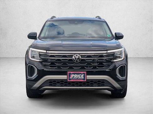 Used 2024 Volkswagen Atlas Peak Edition SE AWD/4WD image 2