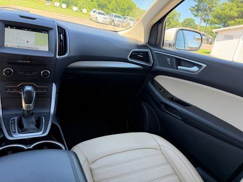 Used 2018 Ford Edge SEL w/ Equipment Group 201A AWD/4WD image 24