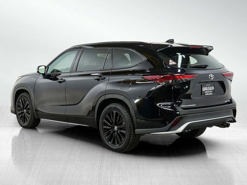Used 2025 Toyota Highlander XSE image 3