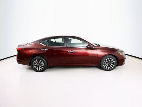 Used 2023 Nissan Altima 2.5 SV image 2