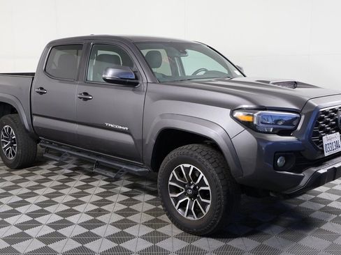 Used 2021 Toyota Tacoma TRD Sport w/ Technology Package image 3
