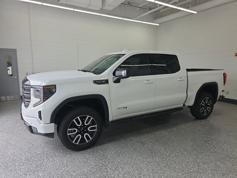 Used 2025 GMC Sierra 1500 AT4 w/ AT4 Premium Package AWD/4WD image 2