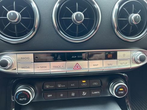 Used 2019 Kia Stinger GT2 image 17