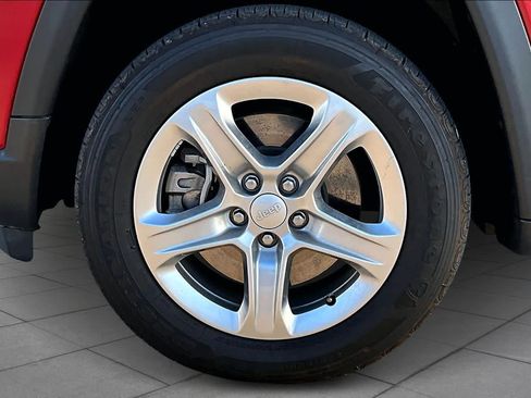 Certified 2024 Jeep Compass Latitude image 12