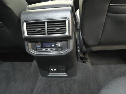 Used 2025 Volkswagen Atlas SE FWD image 9