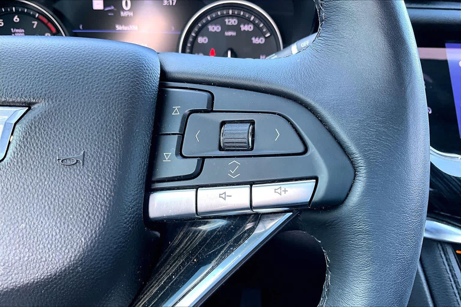Used 2023 Cadillac XT6 Premium Luxury w/ Technology Package FWD image 25