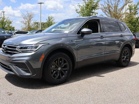 Certified 2024 Volkswagen Tiguan SE FWD image 4