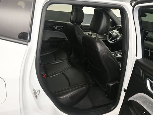 Used 2023 Jeep Compass Latitude w/ Sun and Sound Group AWD/4WD image 11