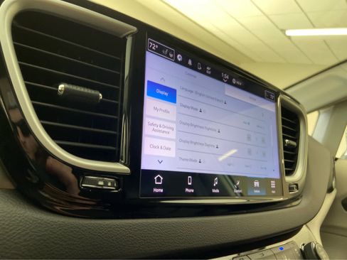 Used 2024 Chrysler Pacifica Touring-L FWD image 31