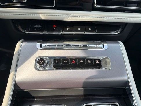 Used 2025 Lincoln Aviator 2WD image 18