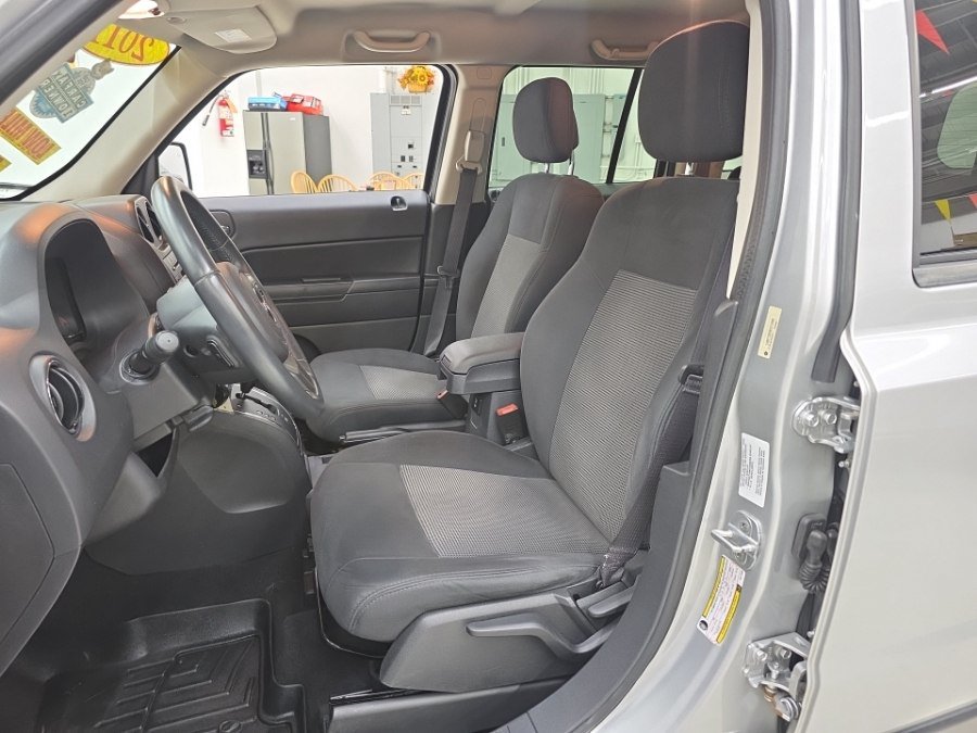 Used 2011 Jeep Patriot Latitude AWD/4WD image 7