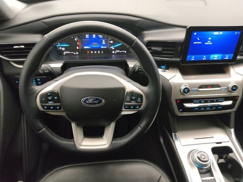 Used 2022 Ford Explorer XLT w/ Equipment Group 202A image 22