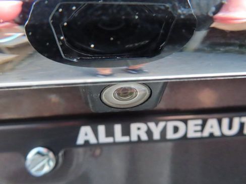 Used 2013 Toyota Highlander SE image 9