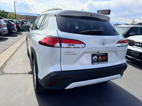 Used 2022 Toyota Corolla Cross LE image 6
