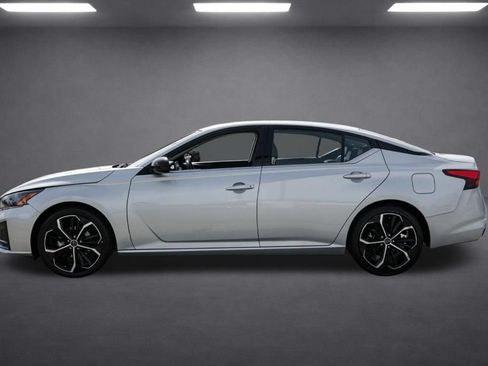 Used 2024 Nissan Altima 2.5 SR FWD image 8