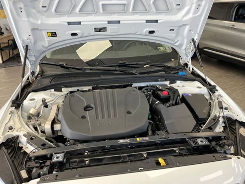 Used 2025 Volvo V60 B5 Cross Country Plus image 32