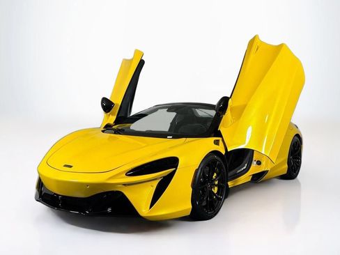 Used 2025 McLaren Artura Spider RWD image 26