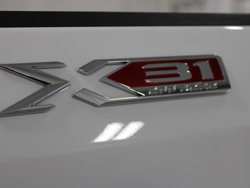 Used 2025 GMC Sierra 1500 SLE AWD/4WD image 17