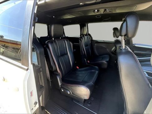 Used 2019 Dodge Grand Caravan GT FWD image 26