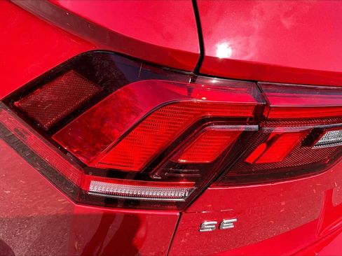 Certified 2023 Volkswagen Tiguan SE w/ Panoramic Sunroof Package image 29