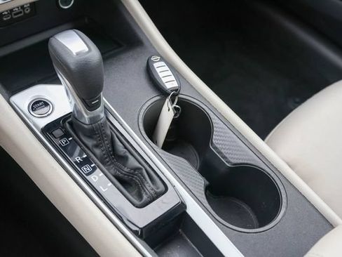 Used 2025 Nissan Altima 2.5 SV FWD image 19