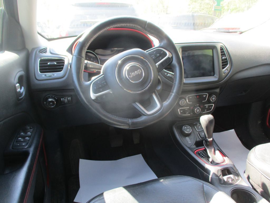 Used 2018 Jeep Compass Trailhawk w/ Leather Interior Group AWD/4WD image 11