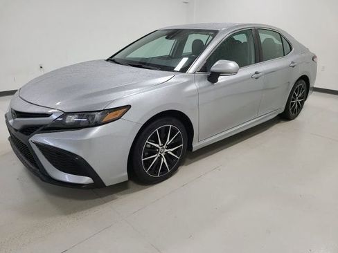 Used 2024 Toyota Camry SE FWD image 8