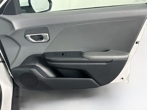 Used 2025 Kia K4 FWD image 30