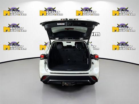 Used 2021 Toyota Highlander XLE image 23