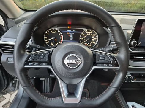 Used 2023 Nissan Altima 2.5 SR FWD image 18