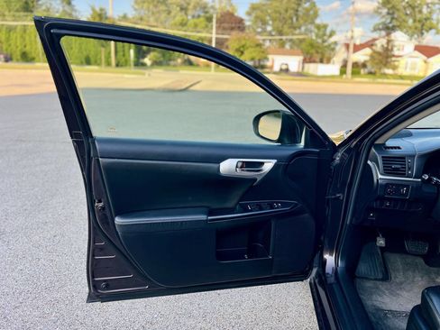 Used 2011 Lexus CT 200h Premium image 12