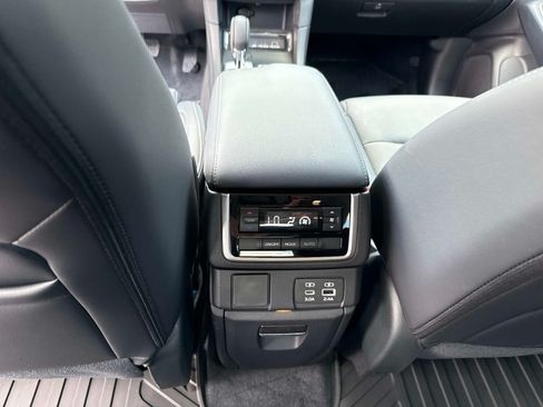 Used 2026 Subaru Ascent Premium AWD/4WD image 17