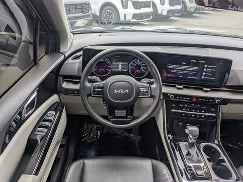 Used 2024 Kia Carnival EX FWD image 17