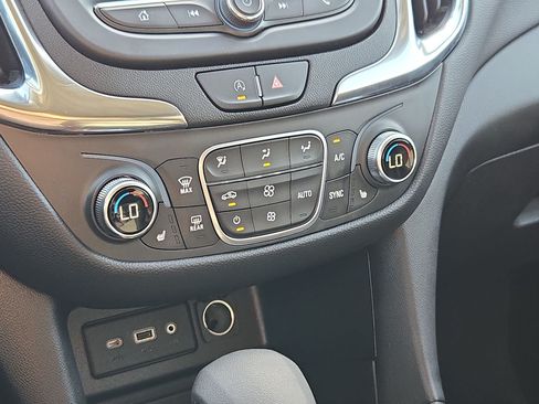Used 2022 Chevrolet Equinox LT FWD image 25