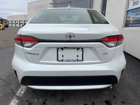 Used 2022 Toyota Corolla LE image 4