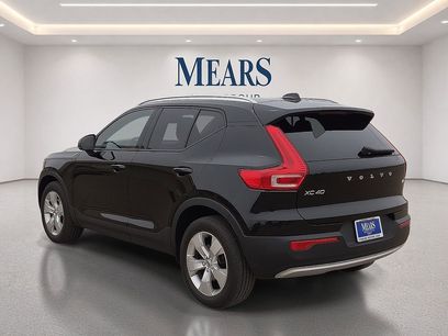 Used 2021 Volvo XC40 T4 Momentum