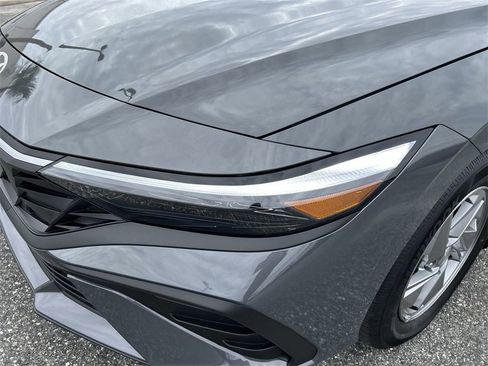 New 2026 Hyundai Elantra SE image 14