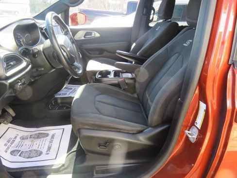 Used 2018 Chrysler Pacifica Touring Plus w/ S Appearance Package image 10