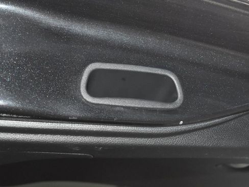 Used 2019 Jeep Grand Cherokee Altitude AWD/4WD image 27