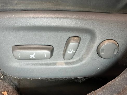 Used 2014 Toyota Prius Prime Advanced FWD image 17