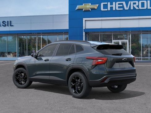 New 2026 Chevrolet Trax LT w/ Midnight Edition FWD image 3