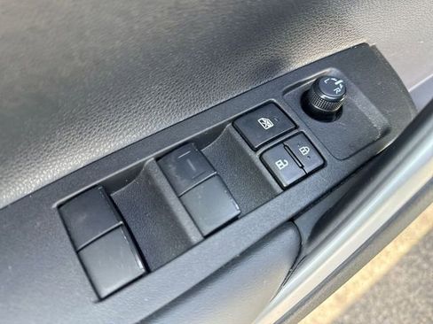 Used 2022 Toyota Corolla Cross L image 13