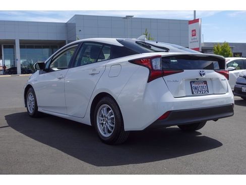 Used 2022 Toyota Prius LE FWD image 6