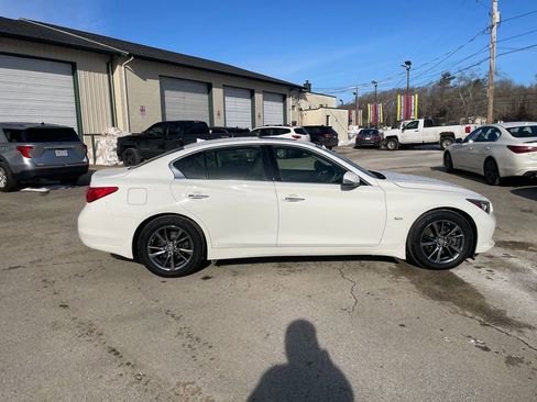 Used 2017 INFINITI Q50 Signature Edition w/ All Weather Package (L93) image 4