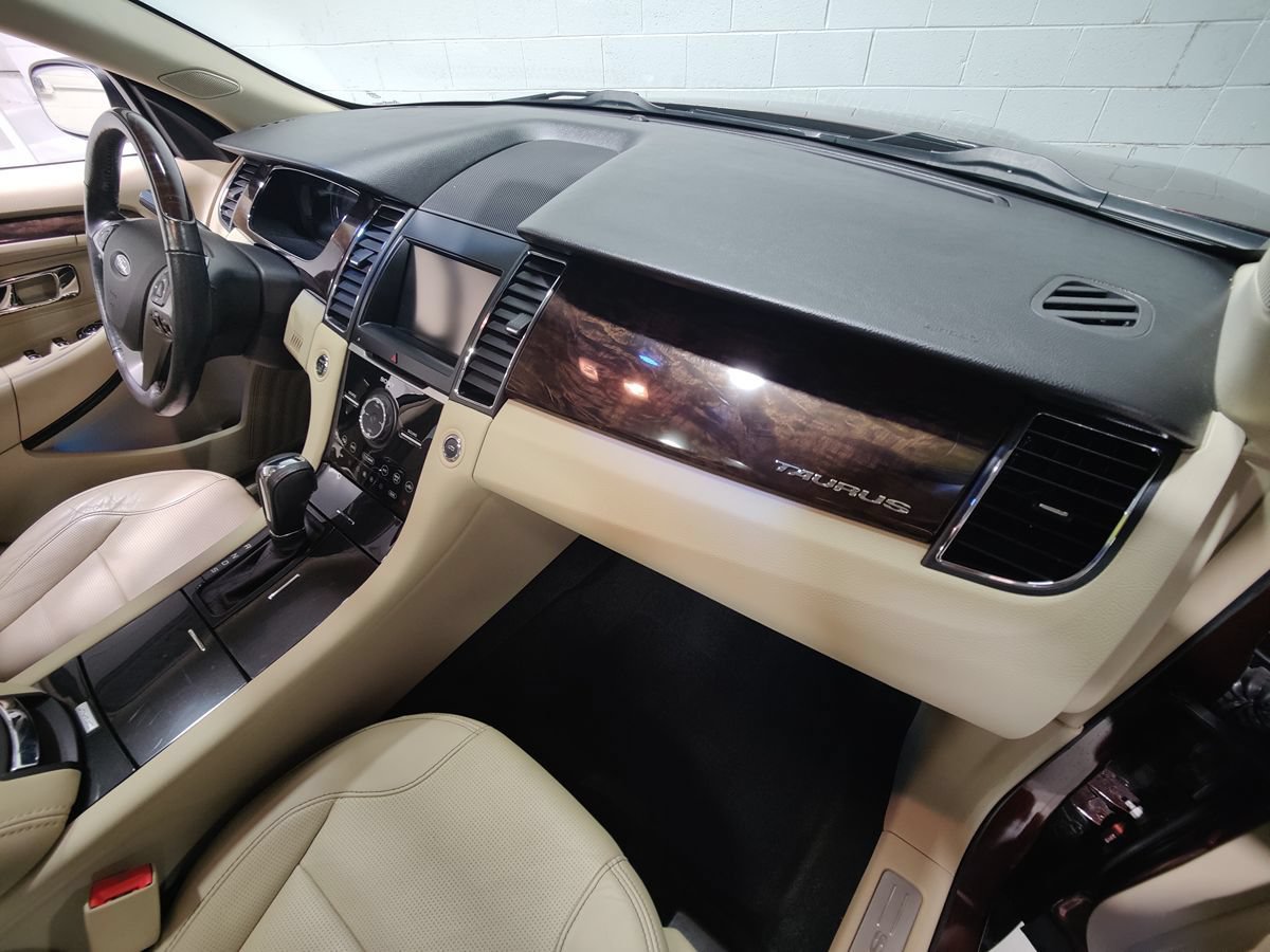Used 2015 Ford Taurus Limited w/ Equipment Group 301A AWD/4WD image 11