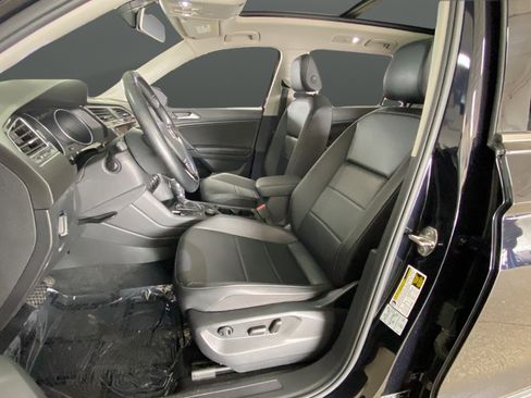 Used 2019 Volkswagen Tiguan SE w/ Panoramic Sunroof Package AWD/4WD image 9
